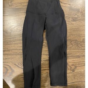 Lululemon black cropped leggings